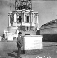 Cass Gilbert standing before the partially completed State Capitol dome on May 9, 1901.