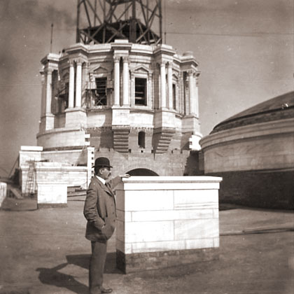 Cass Gilbert and
                  the Minnesota State Capitol under construction